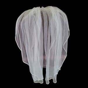 Bead trimmed veil